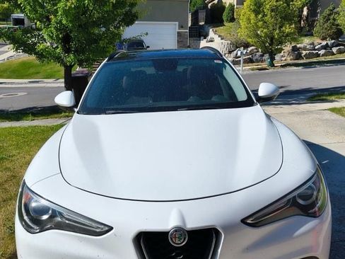 Used 2018 Alfa Romeo Stelvio Sport w/ Quick Order Package 22J Sport AWD/4WD image 2