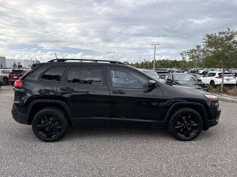 Used 2016 Jeep Cherokee Sport image 2
