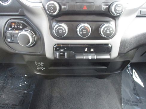 Used 2024 RAM 2500 Big Horn w/ Bed Utility Group image 31