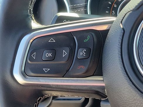 Used 2020 Jeep Wrangler Unlimited Sahara image 27