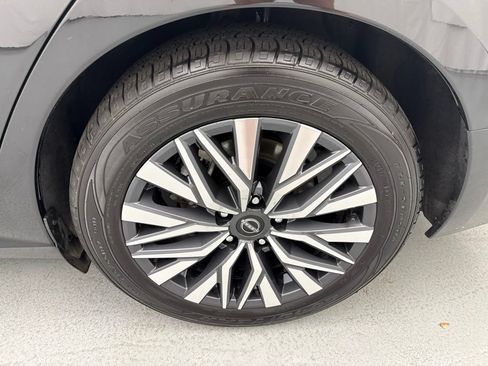 Used 2024 Nissan Altima 2.5 SV FWD image 6