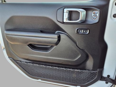 Used 2023 Jeep Gladiator Rubicon w/ Trailer Tow Package image 18