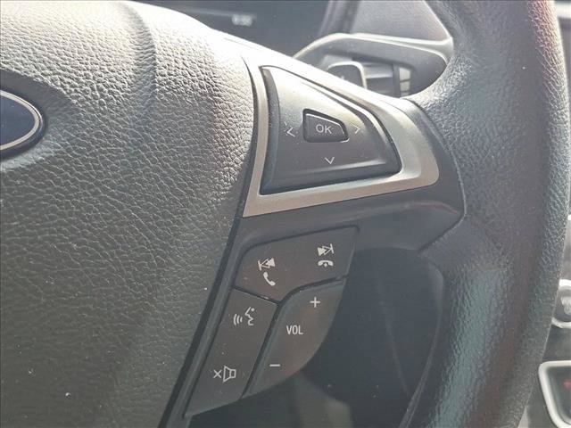 Used 2018 Ford Fusion SE w/ Fusion SE Technology Package FWD image 15