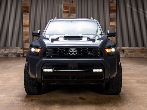 Used 2025 Toyota 4Runner TRD Sport Premium AWD/4WD image 2