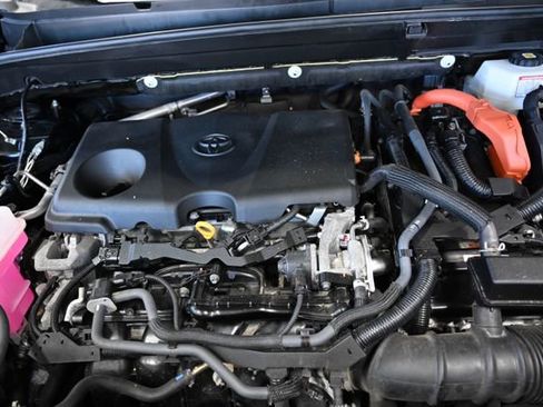 Used 2022 Toyota Venza LE AWD/4WD image 32