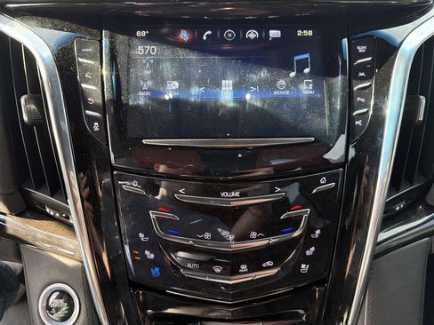 Used 2018 Cadillac Escalade Platinum AWD/4WD image 30