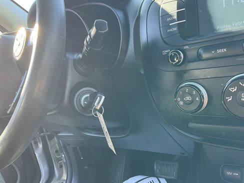 Used 2019 Kia Soul image 27