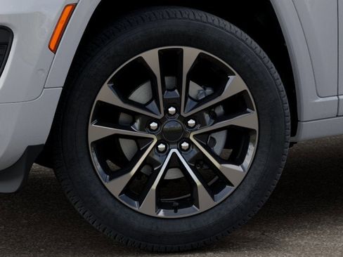 New 2025 Jeep Grand Cherokee Overland w/ Adv Protech Group III AWD/4WD image 18
