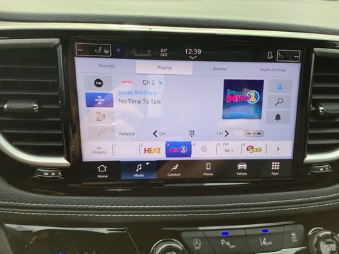 New 2026 Chrysler Pacifica Select image 18