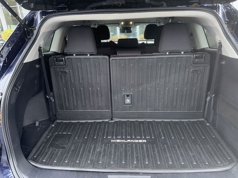 Used 2023 Toyota Highlander L image 10