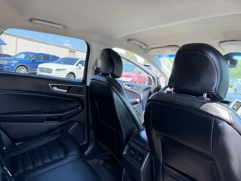 Used 2019 Ford Edge SEL w/ Equipment Group 201A AWD/4WD image 39
