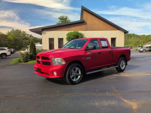 Used 2018 RAM 1500 Express w/ Express Value Package AWD/4WD image 1