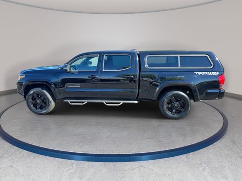 Used 2017 Toyota Tacoma TRD Sport w/ Tow Package AWD/4WD image 8