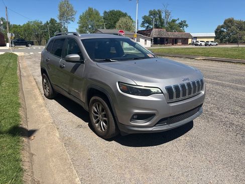 Used 2019 Jeep Cherokee Latitude Plus w/ Cold Weather Group image 8