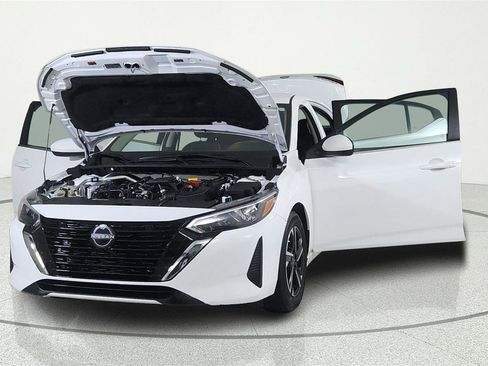 Certified 2025 Nissan Sentra SV FWD image 8