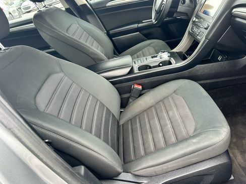 Used 2020 Ford Fusion SE image 10