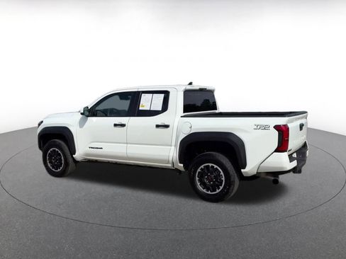 Used 2025 Toyota Tacoma TRD Off-Road AWD/4WD image 8