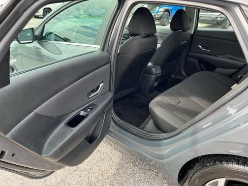 Used 2025 Hyundai Elantra SEL FWD image 23