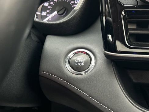 Used 2023 Toyota Highlander XLE image 49