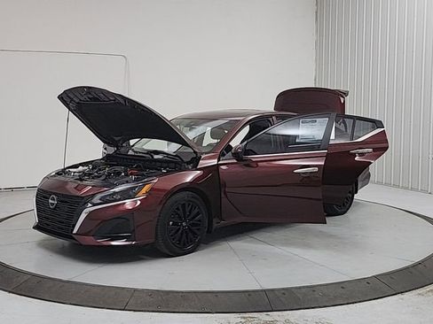 Used 2025 Nissan Altima 2.5 SV w/ SV Special Edition Package FWD image 11