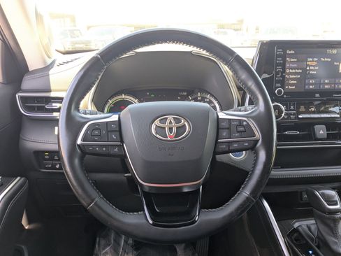 Used 2021 Toyota Highlander Limited AWD/4WD image 19