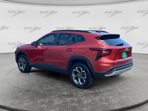 Used 2024 Chevrolet Trax LT w/ Driver Confidence Package FWD image 5