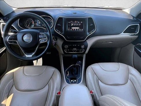 Used 2019 Jeep Cherokee Latitude w/ Popular Appearance Group FWD image 16