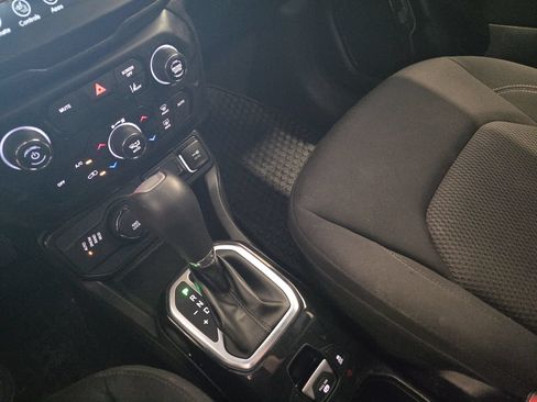 Used 2022 Jeep Renegade Altitude w/ Convenience Group AWD/4WD image 24