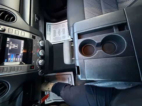 Used 2015 Toyota Tundra SR image 28