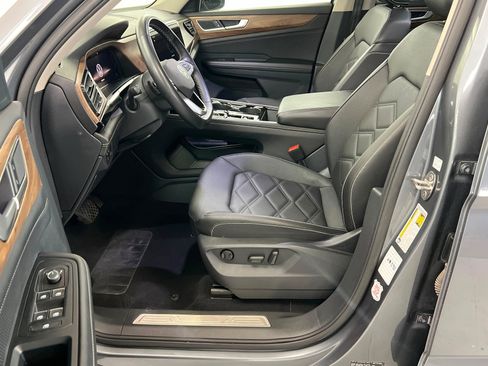 Used 2025 Volkswagen Atlas SE AWD/4WD image 18