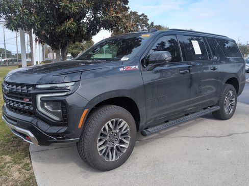 Used 2026 Chevrolet Suburban Z71 w/ Comfort Package image 5