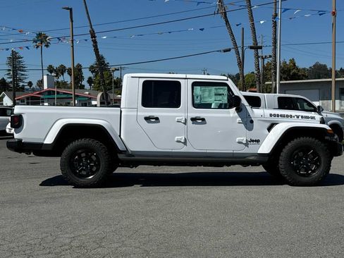 New 2025 Jeep Gladiator Sport AWD/4WD image 3