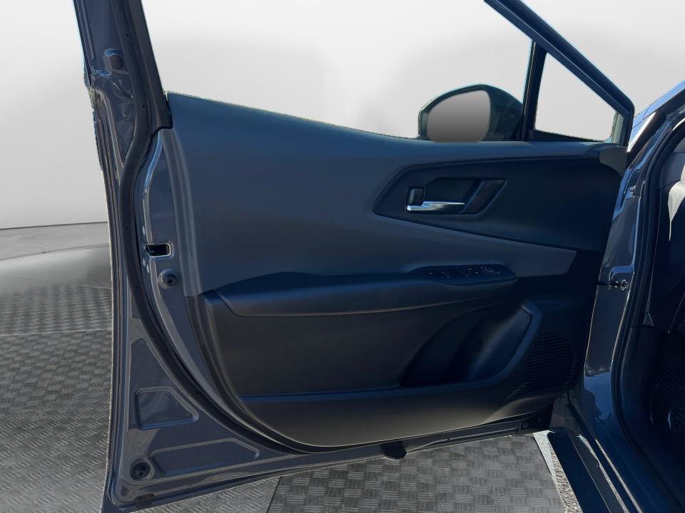 Used 2025 Toyota Prius XLE FWD image 31