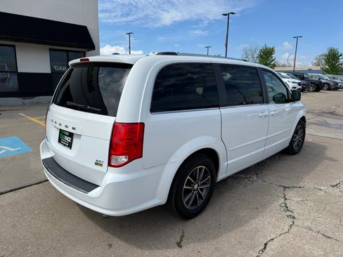 Used 2017 Dodge Grand Caravan SXT FWD image 16