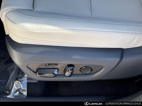 New 2026 Lexus RX 450h AWD image 18