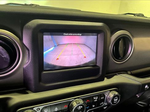Used 2023 Jeep Wrangler Unlimited w/ Cold Weather Group AWD/4WD image 15