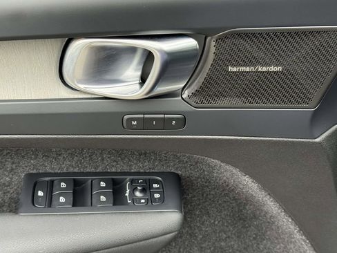 Used 2023 Volvo XC40 B5 Ultimate w/ Protection Package Premier image 21