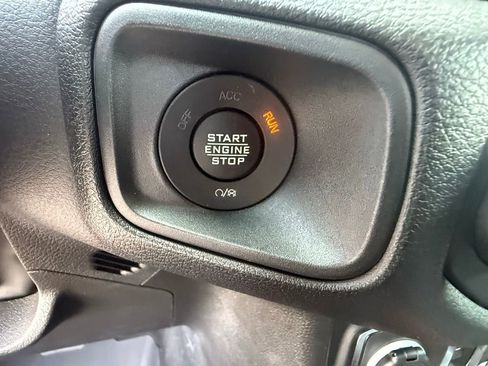 Certified 2025 Jeep Gladiator Sport image 19