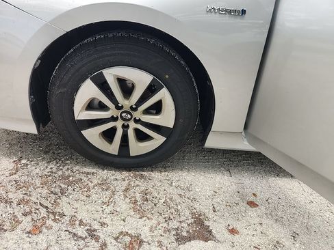 Used 2016 Toyota Prius Four FWD image 7