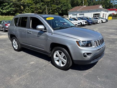 Used 2016 Jeep Compass Latitude AWD/4WD image 7