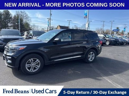 Certified 2022 Ford Explorer XLT w/ Equipment Group 202A image 3