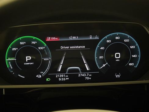 Used 2023 Audi e-tron Premium image 10