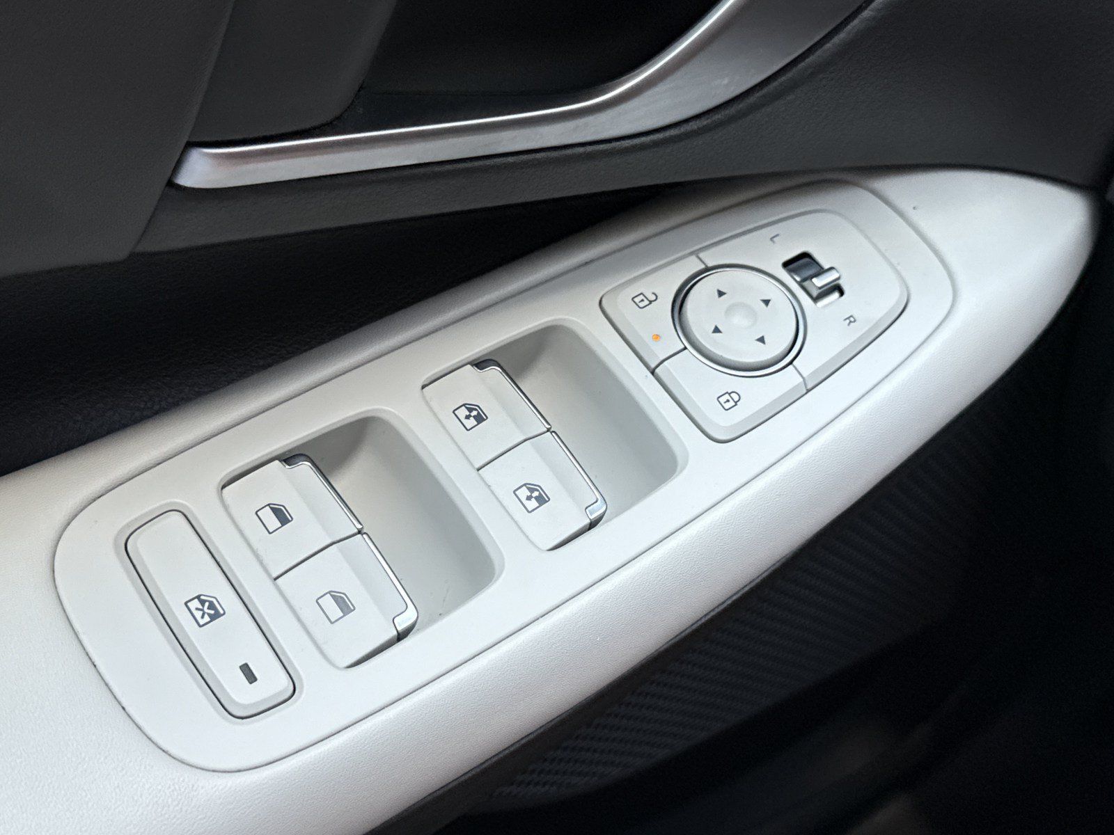 Certified 2025 Hyundai Sonata SEL FWD image 16