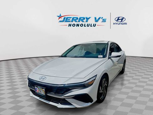 Used 2025 Hyundai Elantra Limited FWD image 1
