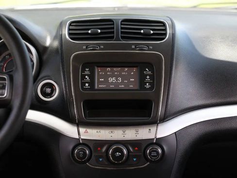 Used 2017 Dodge Journey SXT w/ Comfort/Convenience Group FWD image 31