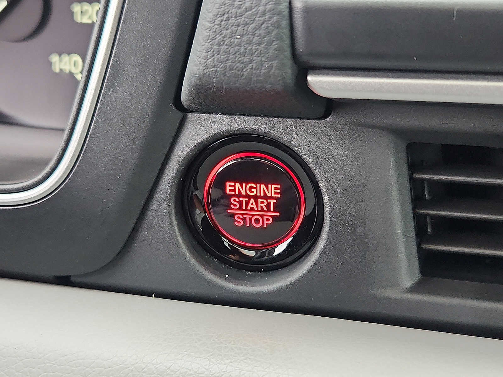 Certified 2025 Honda Pilot Touring image 23