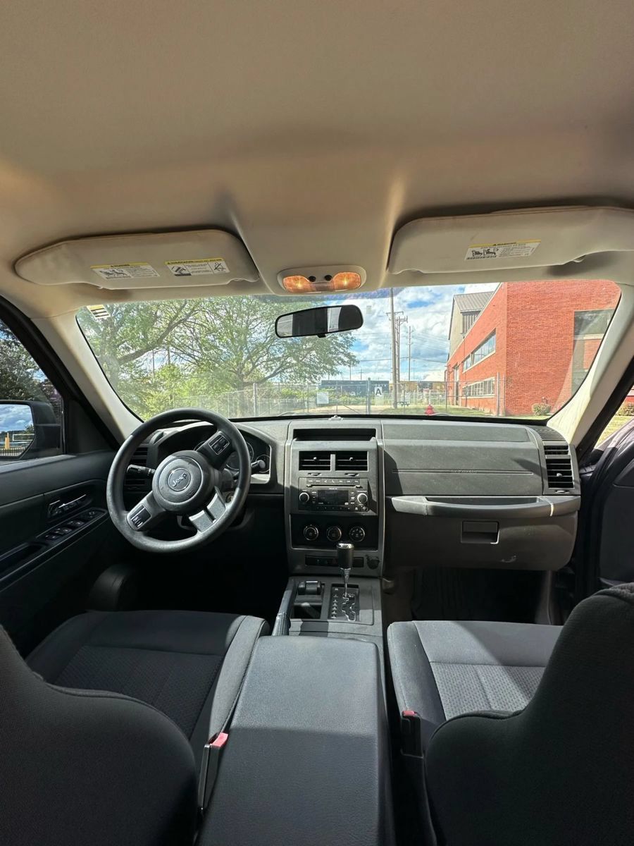 Used 2011 Jeep Liberty Sport AWD/4WD image 8