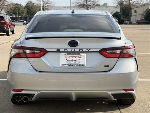Used 2022 Toyota Camry SE image 5