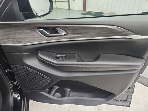 Used 2024 Jeep Grand Cherokee Limited image 38