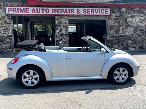Used 2007 Volkswagen Beetle Convertible w/ Package 1 FWD image 14